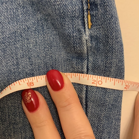 Old Navy Curvy Straight Jeans Medium wash - Picture 10 of 13